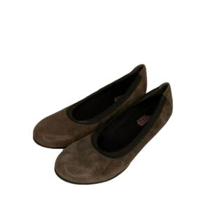 MUNRO American flats ballet shoes.